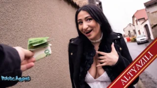 Zengin Hatun Genç Sevgilisi İçin Evini Barkını Götünü Başını Verdi